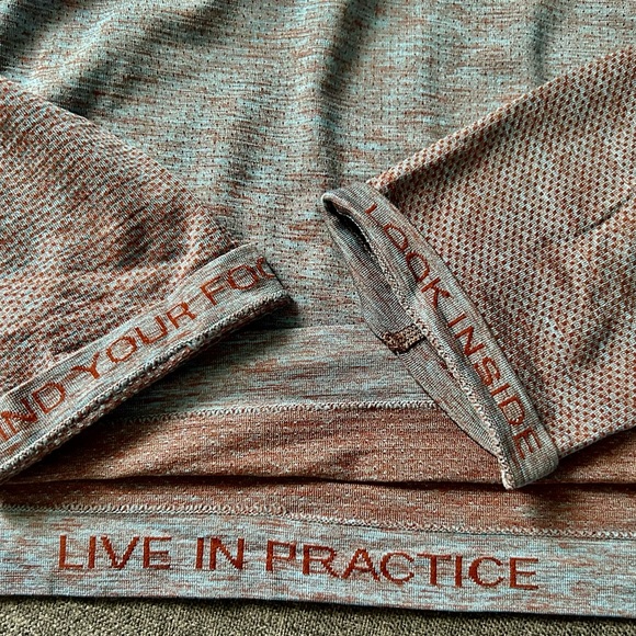 Lululemon 1/4 zip - Picture 5 of 9